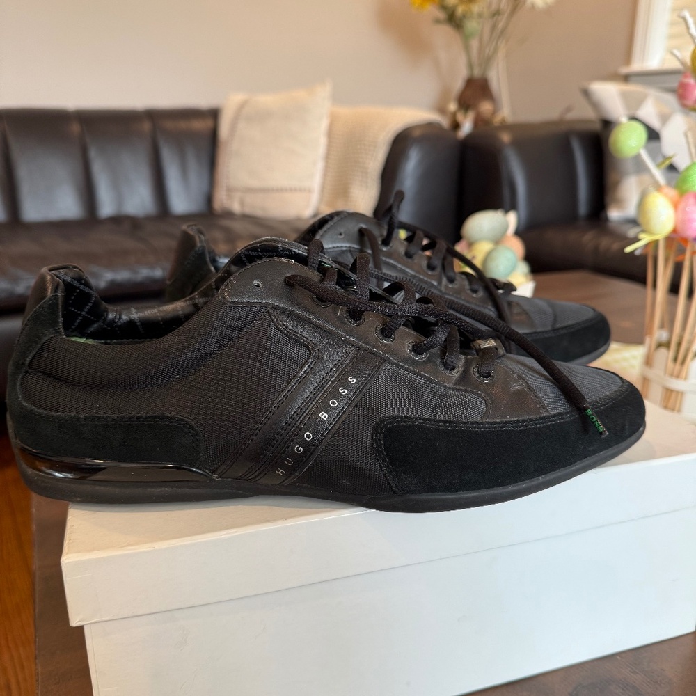 Hugo Boss men’s low top black sneakers